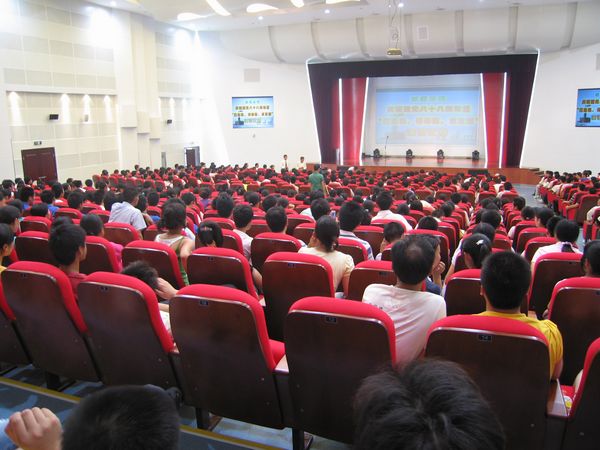 慶祝建黨八十八周年“應危機、講奉獻、求發(fā)展”演講比賽